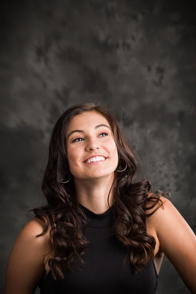 Mulher adolescente menina cabelo estilo moda retrato . — Fotografia de Stock