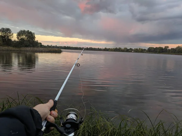 Pesca Lugar Hermoso Caña Pescar Agua Pescador Atardecer Hermoso Paisaje —  Fotos de Stock