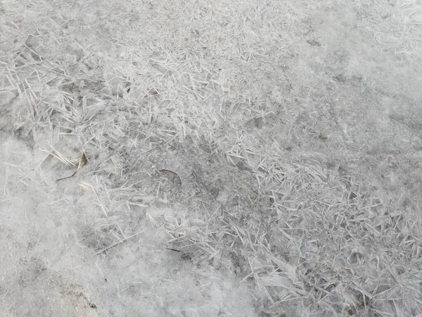 白冰冰的质感河流上的冻水 — 图库照片