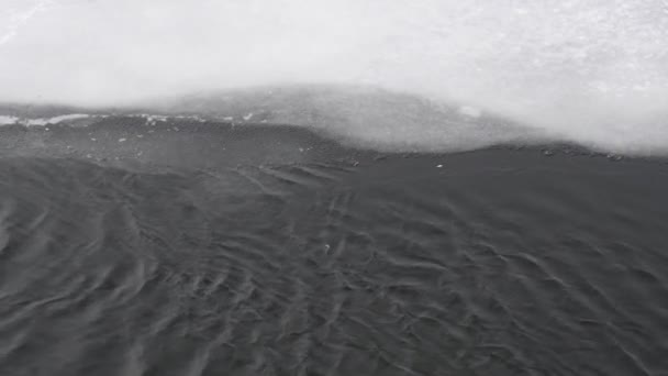 Hielo Río Agua Congelada Hermosos Témpanos Hielo Hielo Está Derritiendo — Vídeos de Stock