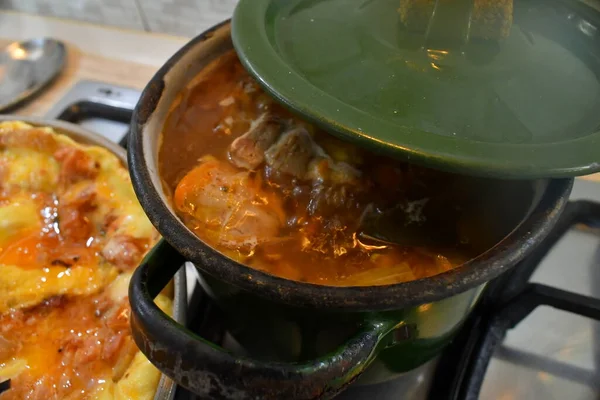 Thuis Aan Het Koken Thuis Keuken Vlees Groenten Koken — Stockfoto