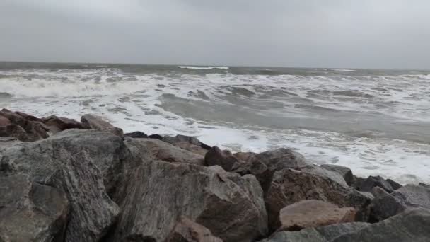 Vlny Moři Mořská Pěna Břeh Vlny Bouře Oceánu — Stock video