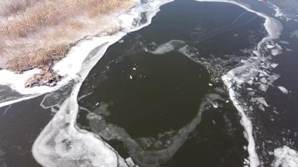 Vlucht Bevroren Meer Breken Ijs Plattelandsdorp Litouwen Luchtfotografie Tijdens Het — Stockvideo