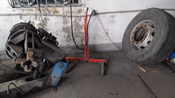 Montering Eller Demontering Hjulen Verkstaden Reparation Och Underhåll Bilen Drift — Stockvideo