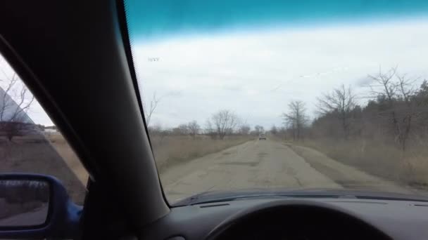 Водіння Машині Поганій Дорозі Піт Асфальті Викликаний Поганою Погодою Трафіком — стокове відео