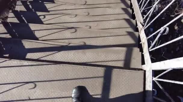 Puente Hierro Cruza Puente Piso Hierro Camino Pie Cruce Peatonal — Vídeos de Stock