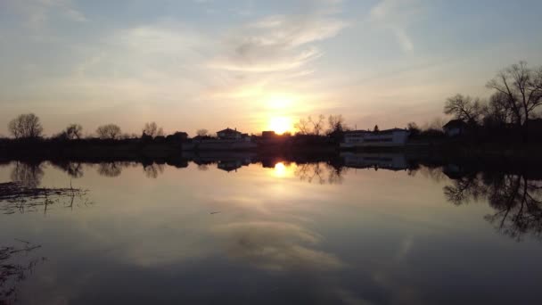 Beau Paysage Sur Rive Rivière Coucher Soleil Lever Soleil Sur — Video