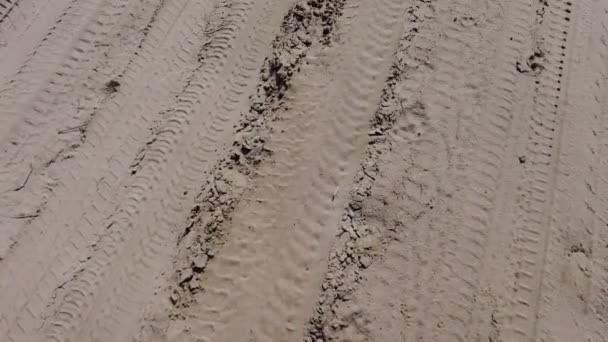 Следы Шин Дороге Песчаная Дорога След Колеса Машины Песке Грузовой — стоковое видео