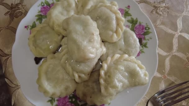 Dumplings Plate Close Fresh Boiled Dumplings Hot Steams Wood Plate — Stock Video