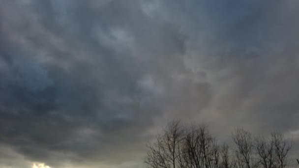 Γκρίζα Σύννεφα Βροχής Στον Ουρανό Τον Ουρανό Πριν Βροχή Τοπίο — Αρχείο Βίντεο