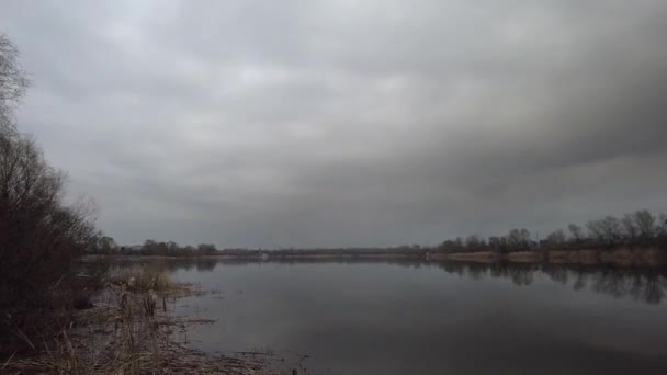 Paisaje Nublado Con Nubes Agua Nubes Lluvia Sobre Agua Tiempo — Vídeos de Stock