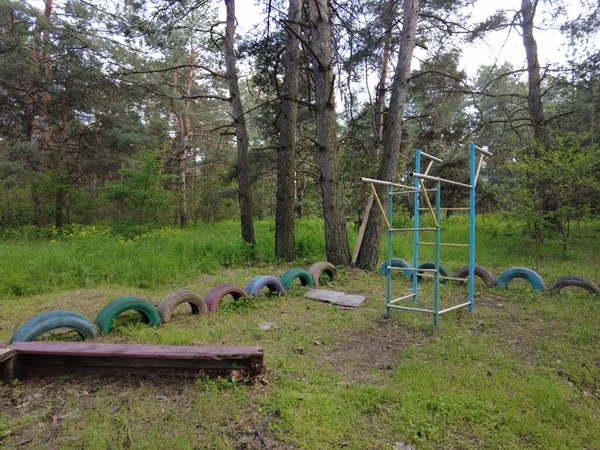 Terrain Jeu Cassé Simulateurs Une Aire Jeux Dans Forêt — Photo