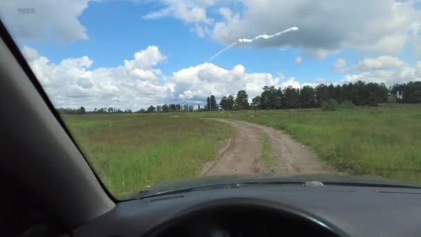 Landschaft Mit Straße Und Wolken Feldweg Die Ferne Fahren Auf — Stockvideo