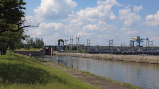 Wasserkraftwerk Tor Wasserkraft Stromerzeugung — Stockvideo