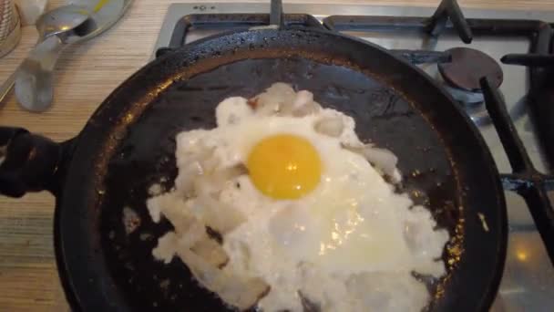 Cozinhar Ovos Mexidos Casa Comida Caseira Ovos Uma Panela Ato — Vídeo de Stock