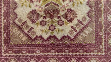 Halıdaki desen. Eski yün halı. Klasik el yapımı halı. Kumaştaki antik süs