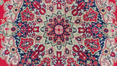 Halıdaki desen. Eski yün halı. Klasik el yapımı halı. Kumaştaki antik süs