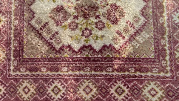 地毯上的图案 旧毛毯 老式手工地毯 织物上古老的装饰品 — 图库照片