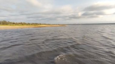 Deniz manzarası. Denizde tuzlu su.