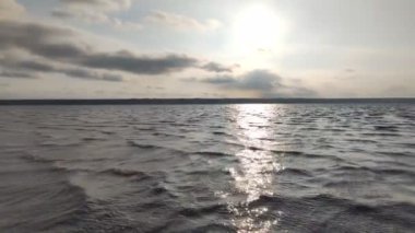 Deniz manzarası. Denizde tuzlu su.