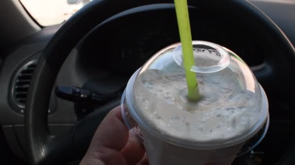 Milkshake Dans Voiture Verre Milkshake Avec Une Paille — Video