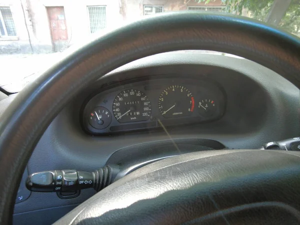 Araç Kontrol Paneli Arabada Analog Cihazlar Var Hız Göstergesi Taktik — Stok fotoğraf