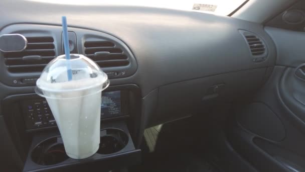 Milkshake Macchina Bicchiere Con Frullato Una Cannuccia Bevanda Base Latte — Video Stock