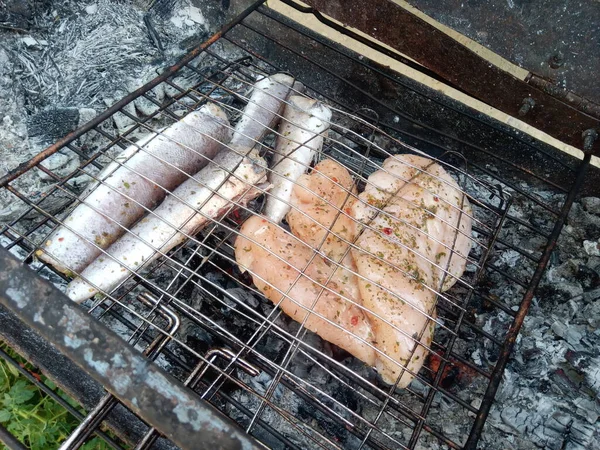 Pesce Alla Griglia Carne Farina Carbone — Foto Stock