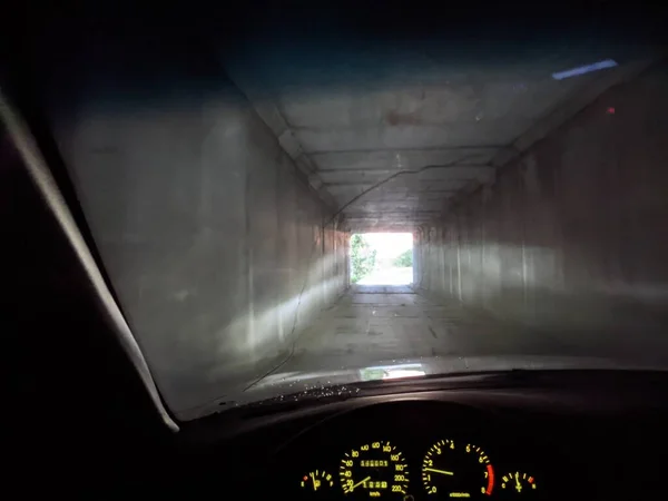 Dentro Del Coche Tiempo Nublado Conductor Detrás Del Volante Mala —  Fotos de Stock