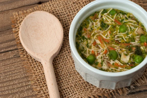 Suppe med pasta og grønnsaker – stockfoto