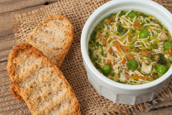 Sopa com massa e legumes — Fotografia de Stock