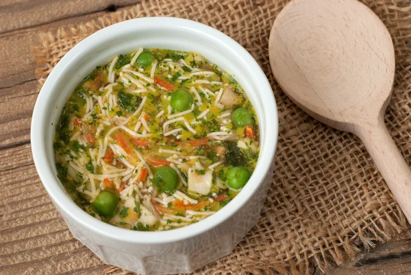 Sopa com massa e legumes — Fotografia de Stock