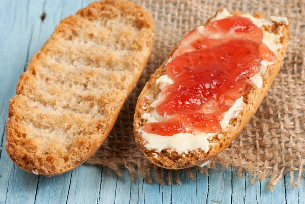 Rusk with butter and jam — Stock Photo, Image