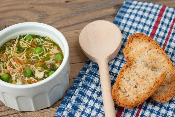 Sopa com massa e legumes — Fotografia de Stock