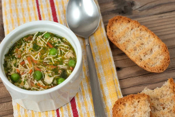 Suppe med pasta og grønnsaker – stockfoto