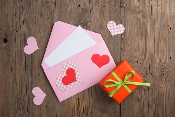 Love letter with gift — Stock Photo, Image