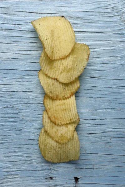 Patatas fritas en mesa de madera vieja —  Fotos de Stock