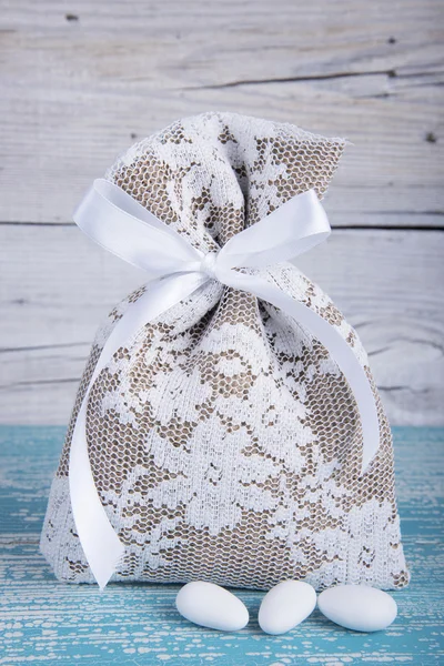 Burlap wedding favor — Stock Photo, Image