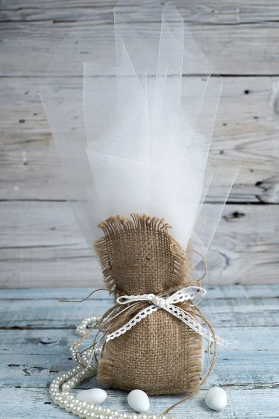 Burlap wedding favor — Stock Photo, Image