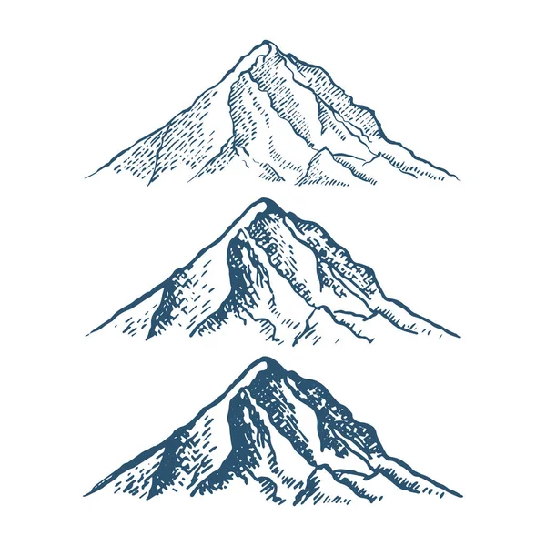 Set di cime montuose, vintage, dall'aspetto antico disegnato a mano, schizzo, diverse versioni per escursioni, arrampicata. Vettore — Vettoriale Stock