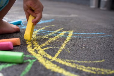 Oyun parkında evlat