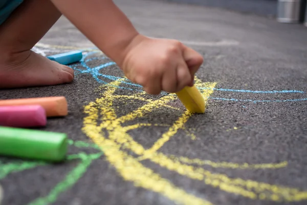 Criança no parque infantil Imagem De Stock