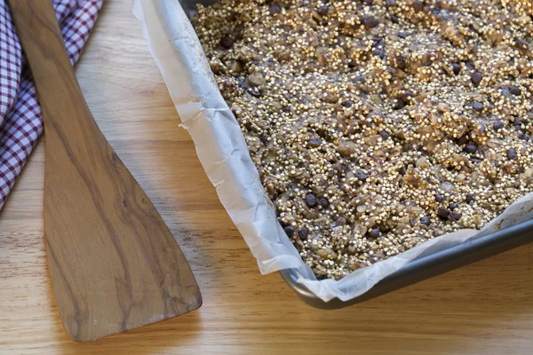 Barres de petit déjeuner au quinoa frais — Photo