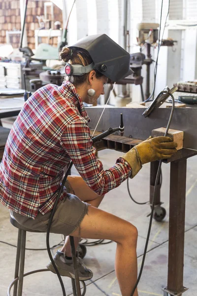 Female metal worker. — Stock Photo, Image