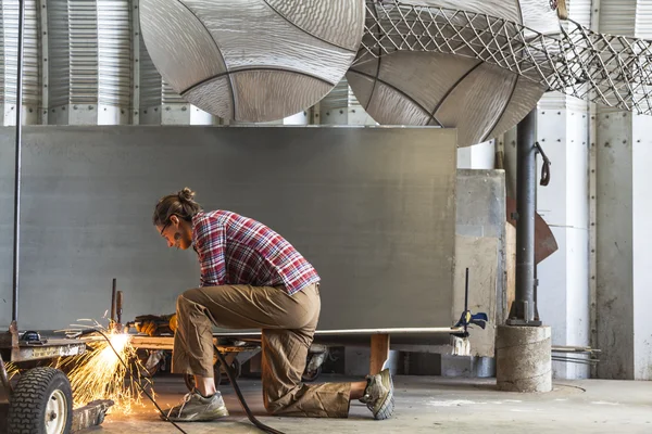 Metalen werkneemster. — Stockfoto