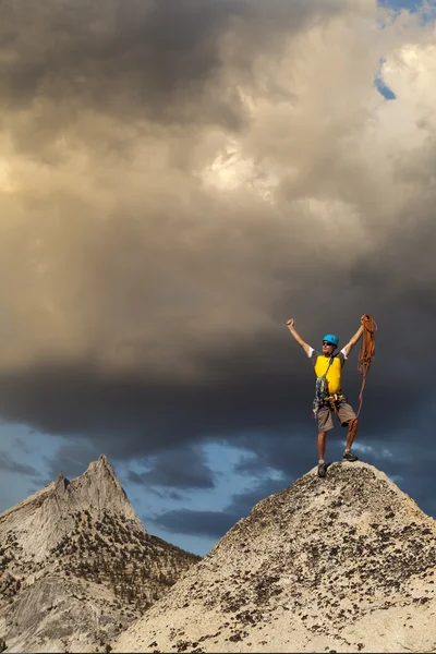 Climber on the edge. — Stock Photo, Image