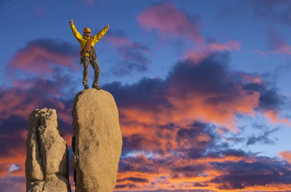 Climber on the edge. — Stock Photo, Image