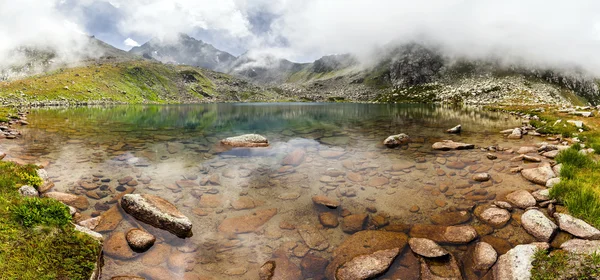 See auf einem Plateau auf den Kackar-Bergen in der Schwarzmeerregion, Türkei — Stockfoto