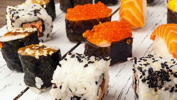 Aziatisch eten en sushi. — Stockvideo