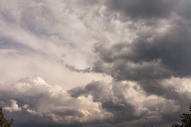 Fırtına öncesi fırtına bulutlarının arkaplanı